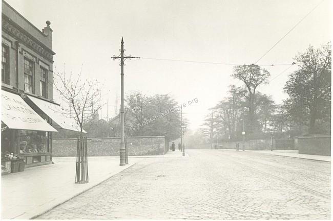 Kings Parade, looking north, Mabfield Rd to the left..