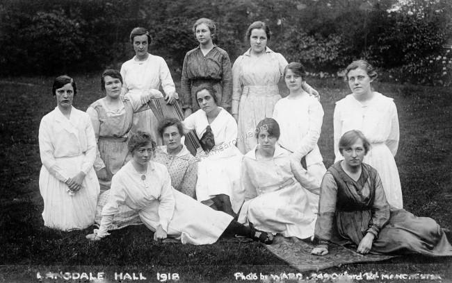 Students at Langdale Hall in 1918