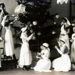 Dressing a Christmas tree