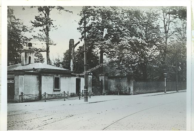 'The Oaks' Lodge Gate