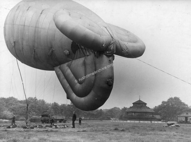 Barrage ballooon 1941