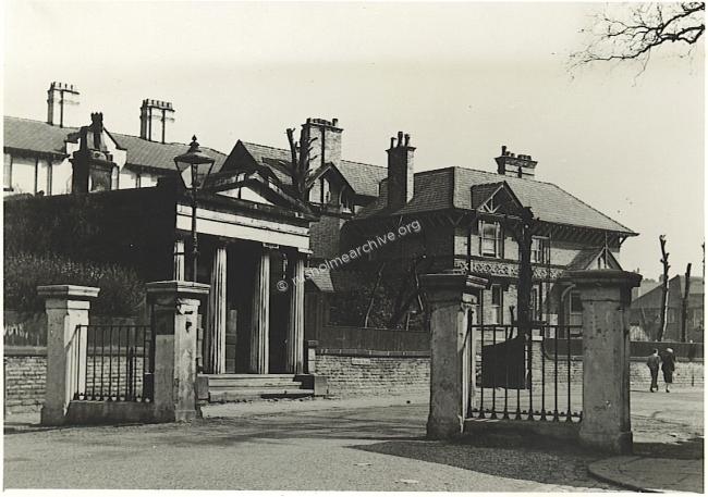 Oxford Place entrance to Victoria Park