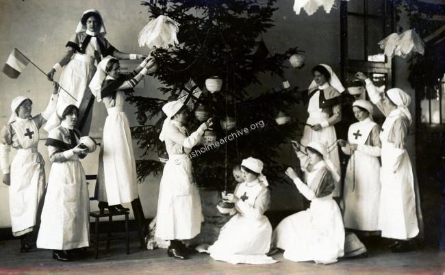 Dressing a Christmas tree